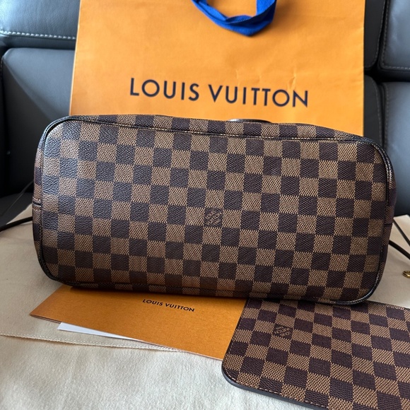 Louis Vuitton Neverfull MM - Picture 4 of 16
